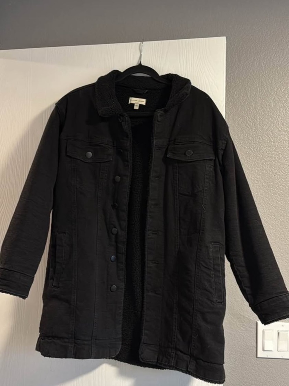 Black Sherpa-Lined Denim Trucker Jacket - Women